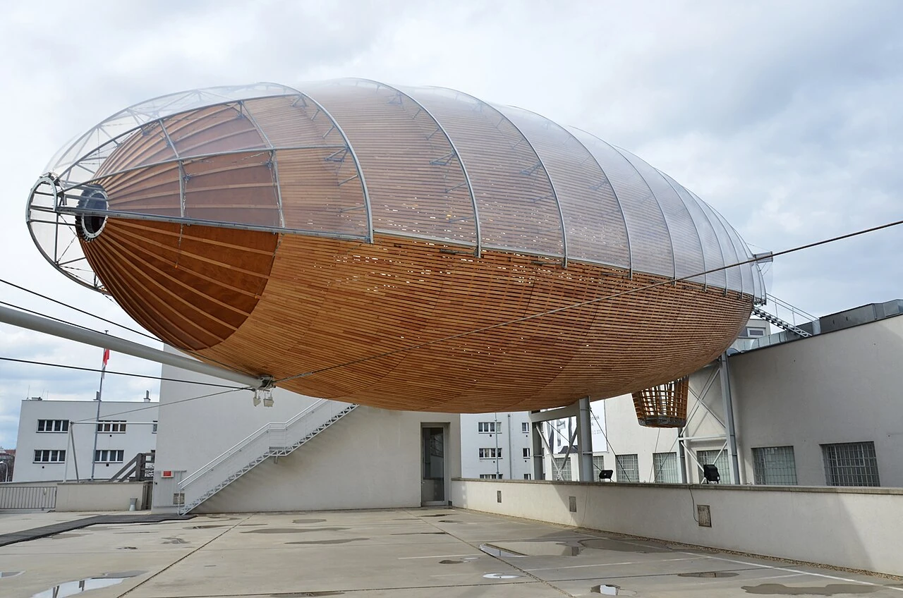 DOX Centre for Contemporary Art & Gulliver Airship